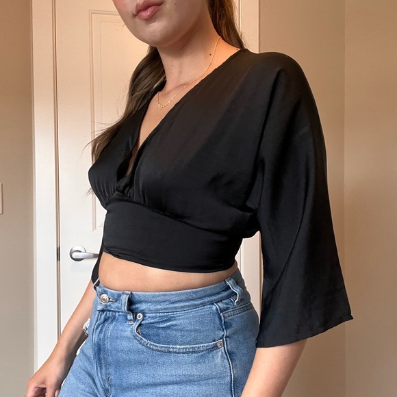 Forever 21 Black Flowy Sleeve Blouse - Picture 4 of 11